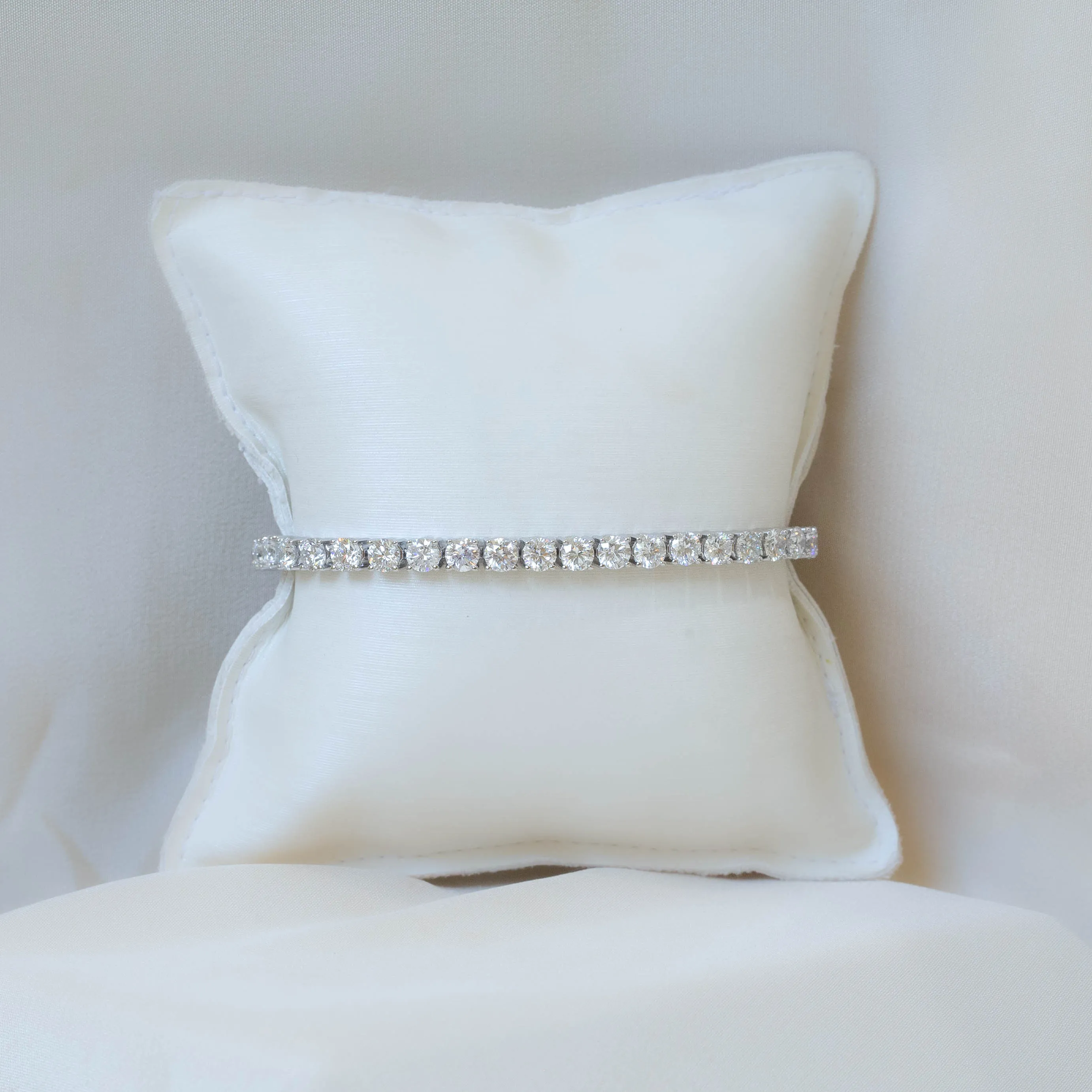 14kw 13.65ctw Diamond Tennis Bracelet