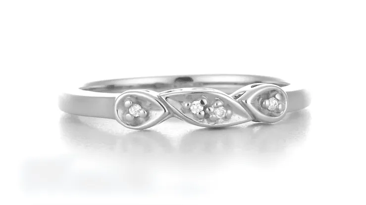 1950's Retro Moderne Diamond Filigree Wedding Ring in White Gold
