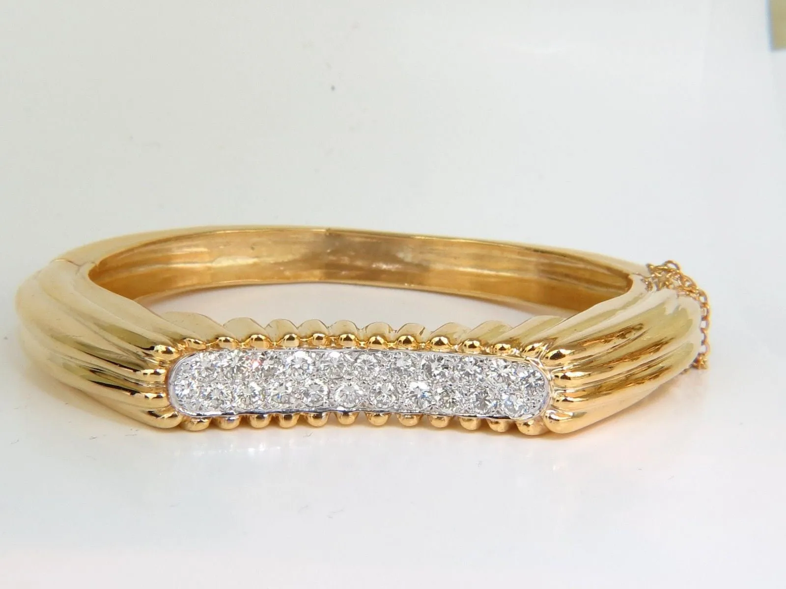 2.30CT INVERTED ARCH GRILLED WAVE RETRO 14KT DIAMONDS BANGLE BRACELET