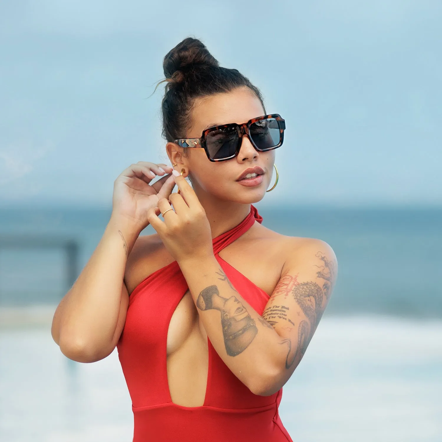 8 Colors - Cutout Design Sunglasses