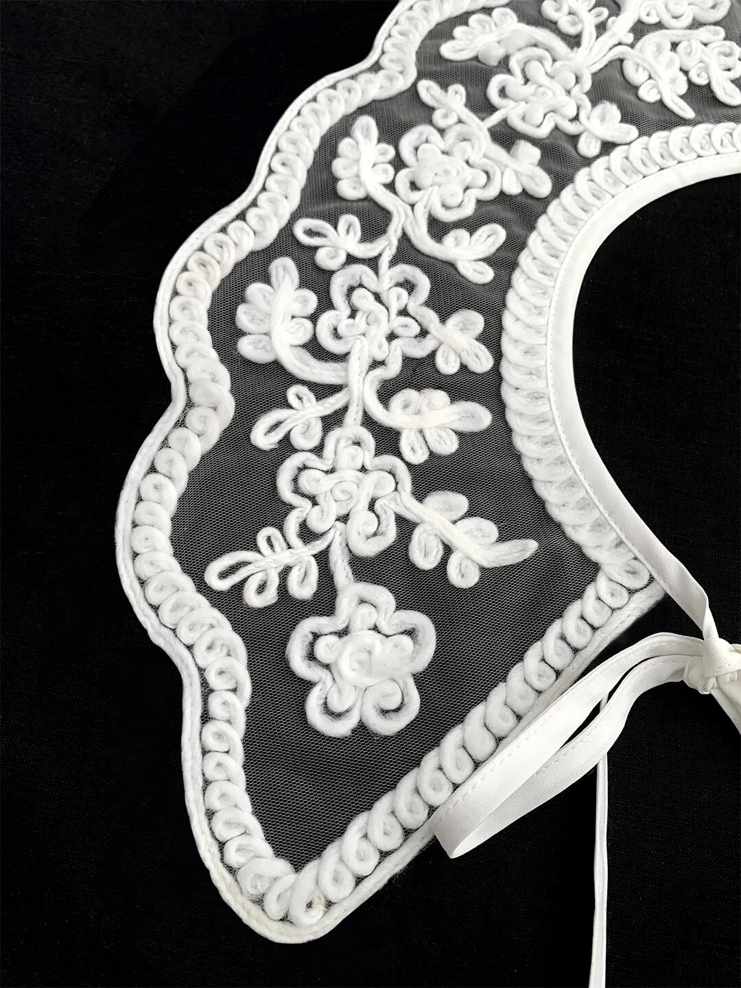 Alaska White Detachable Collar