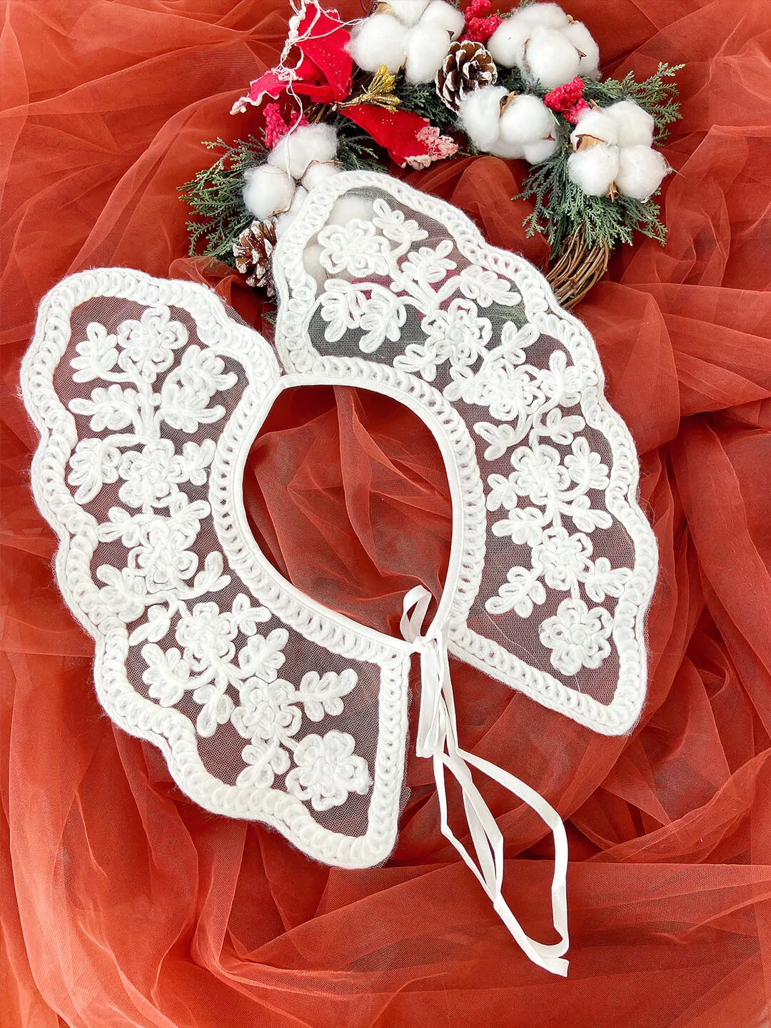 Alaska White Detachable Collar