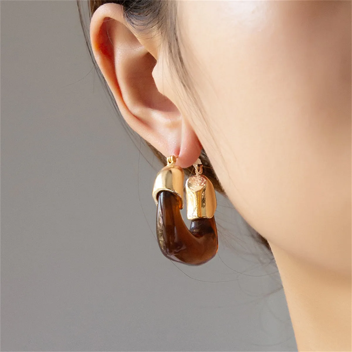 Amber Resin & 18K Gold-Plated U-Shape Huggie Earring