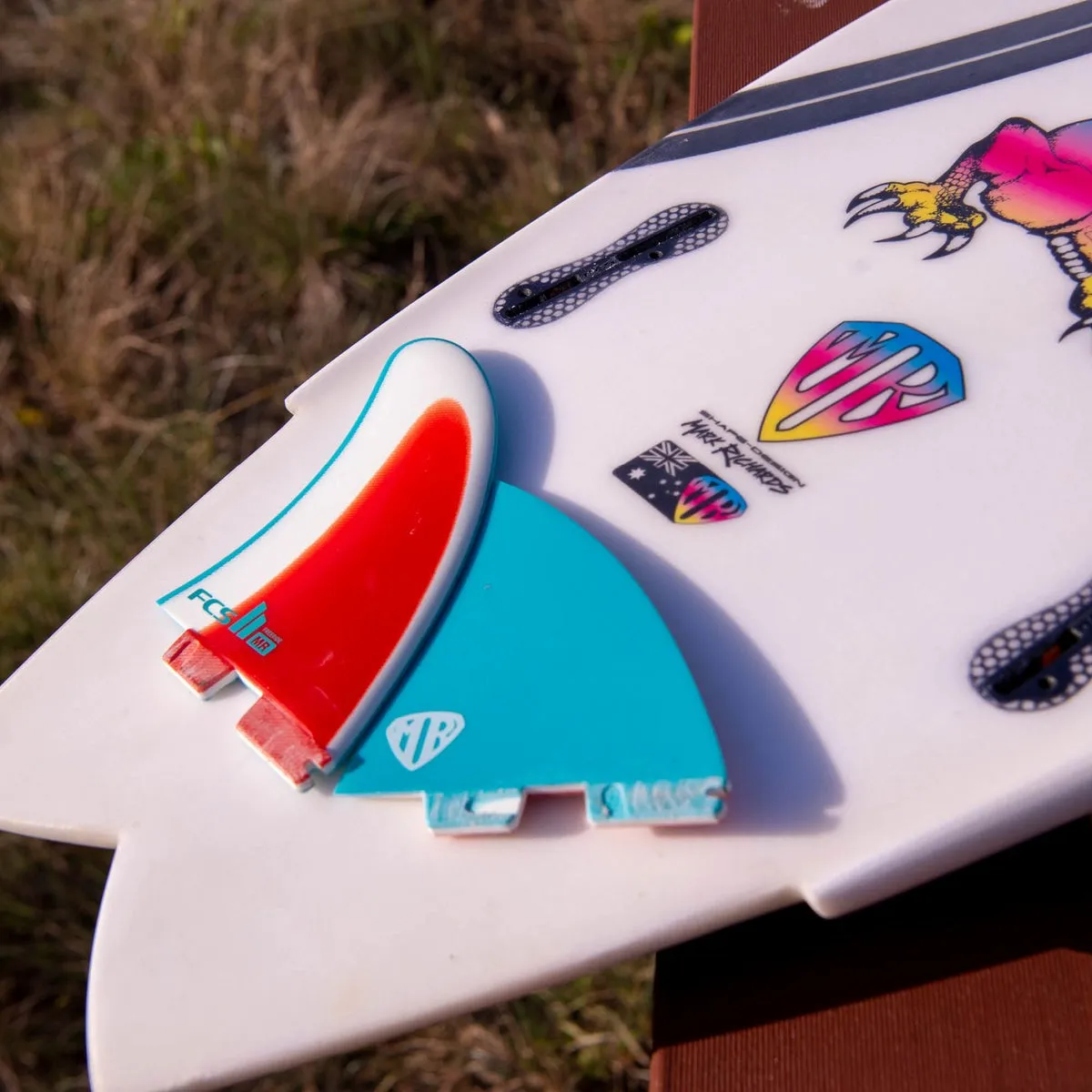 FCS II Mark Richards Freeride Twin PG Performance Glass Blue Red White Surfboard Fins