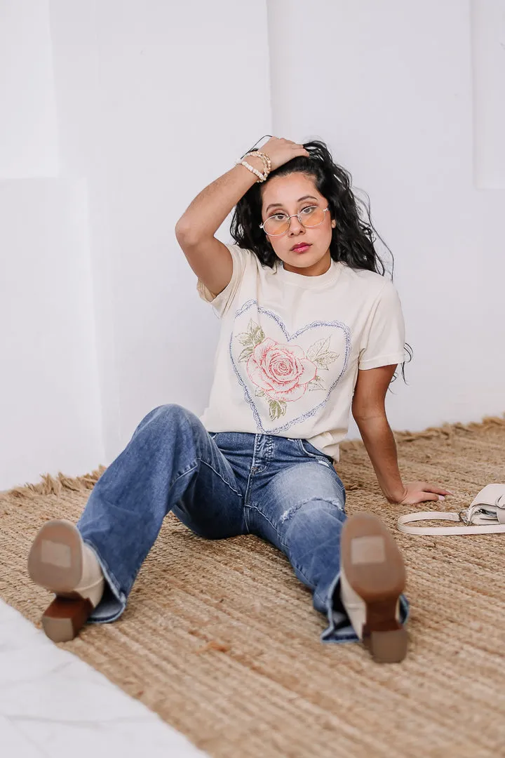 Heart & Rose Comfort Graphic Tee