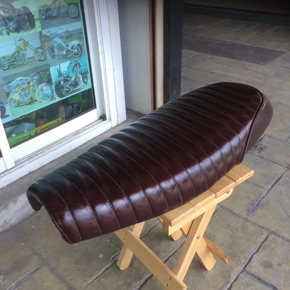 KB-TACRS - Triumph Bonneville Air-Cooled Classic Roll Seat