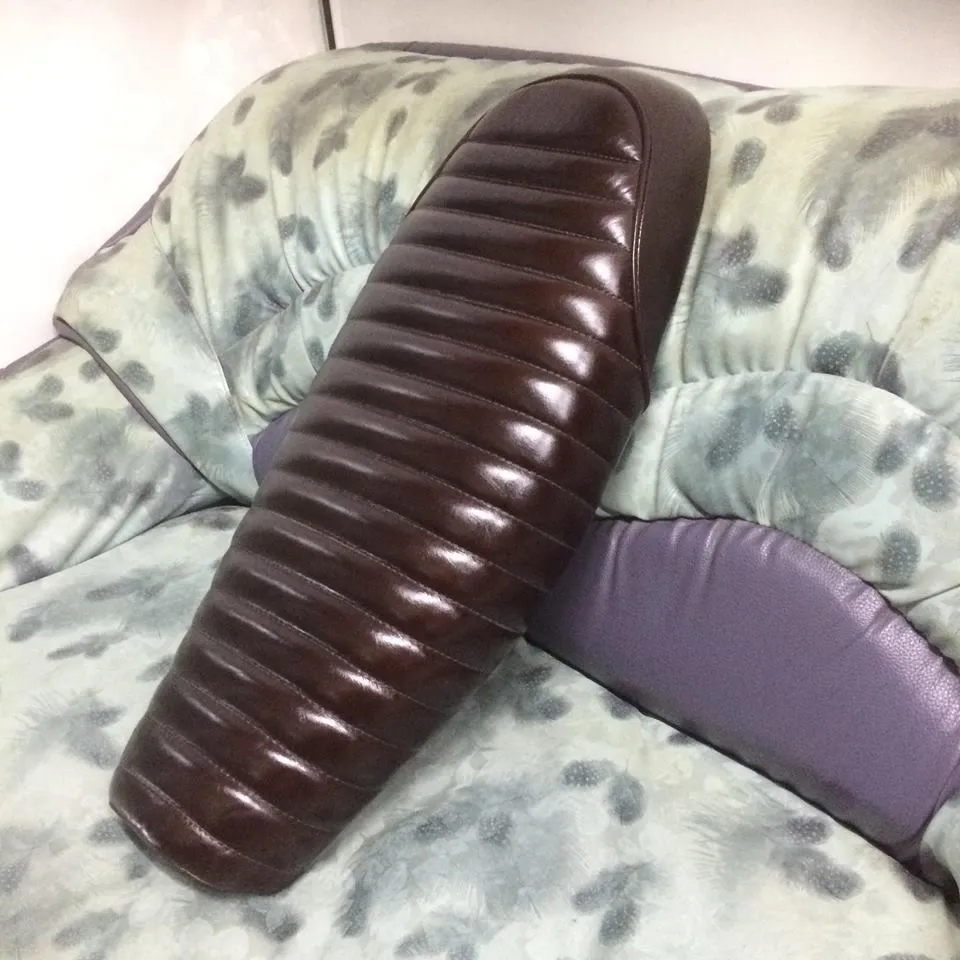 KB-TACRS - Triumph Bonneville Air-Cooled Classic Roll Seat