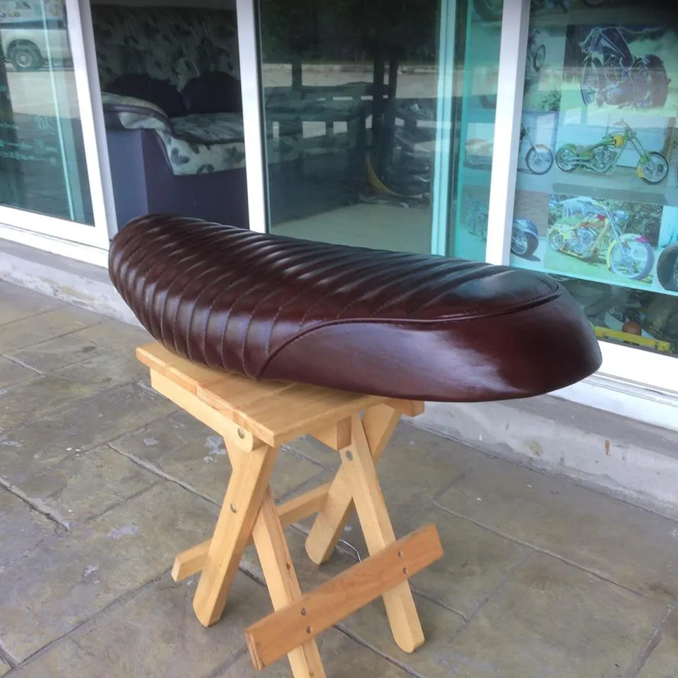 KB-TACRS - Triumph Bonneville Air-Cooled Classic Roll Seat