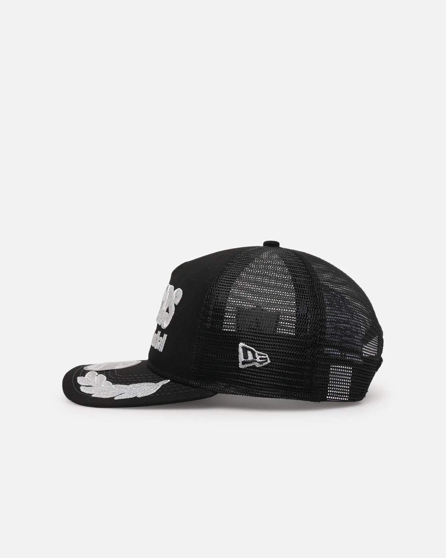 New Era Las Vegas Raiders 'Podium Collection' Pre-Curved Golfer Trucker Snapback Light Royal/Metallic Gold