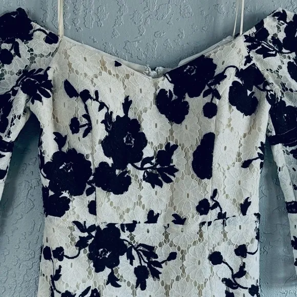 NWOT Adelyn Rae Floral Lace Crochet Bell Sleeve Sheath Dress Size Medium