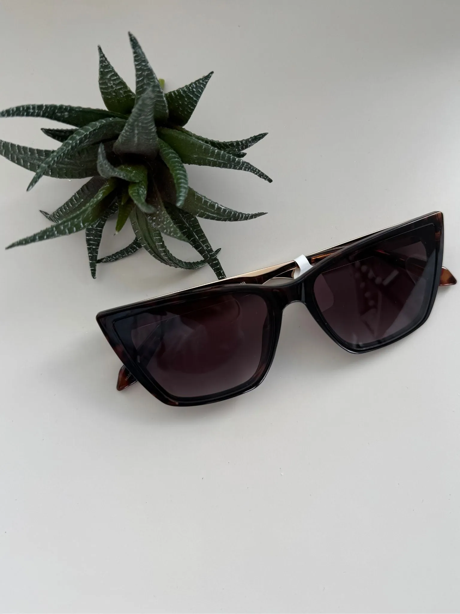 QUAY Call The Shots Remixed - Neutral Tort/Brown