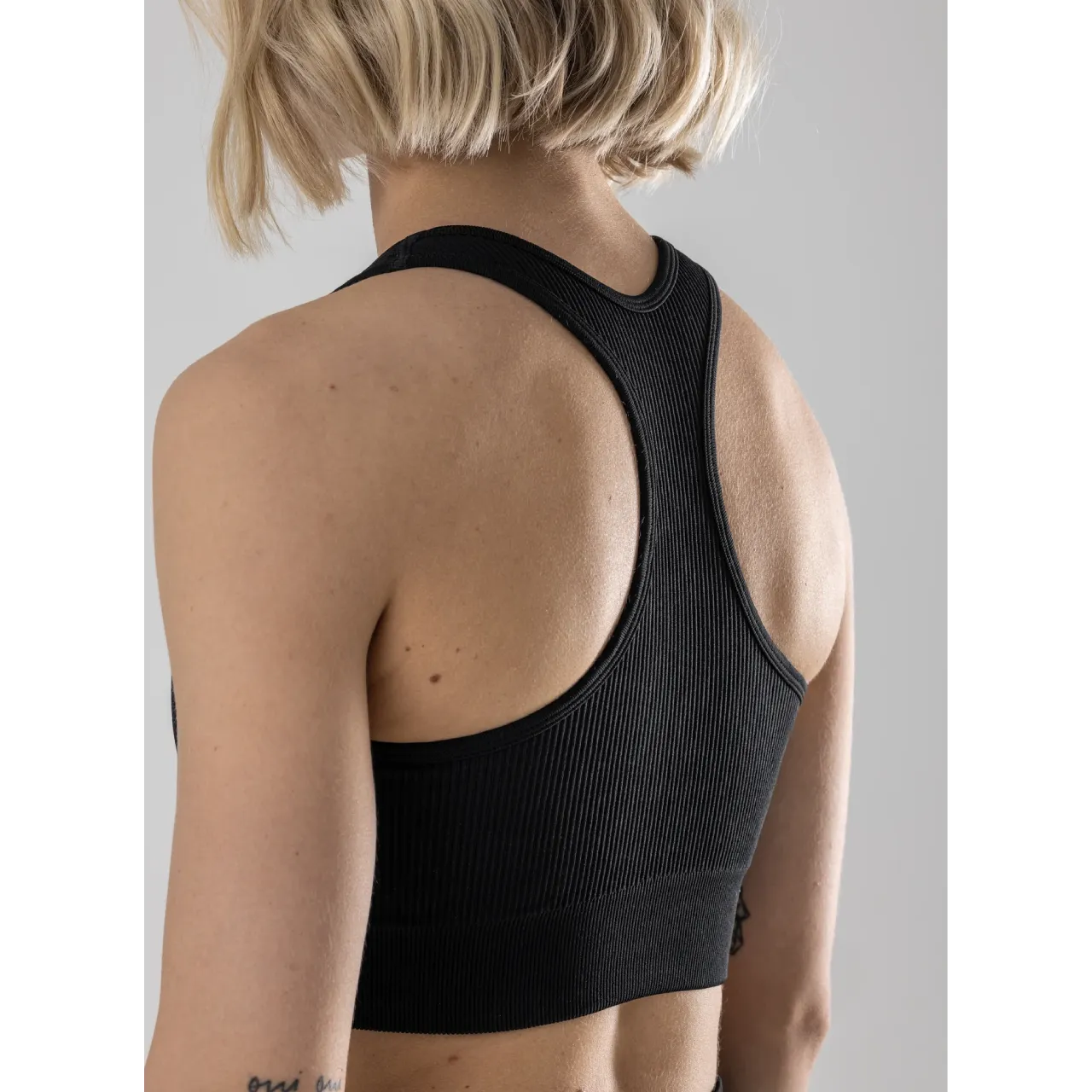 Reeva Performance Sports Bra - Carbon stripes