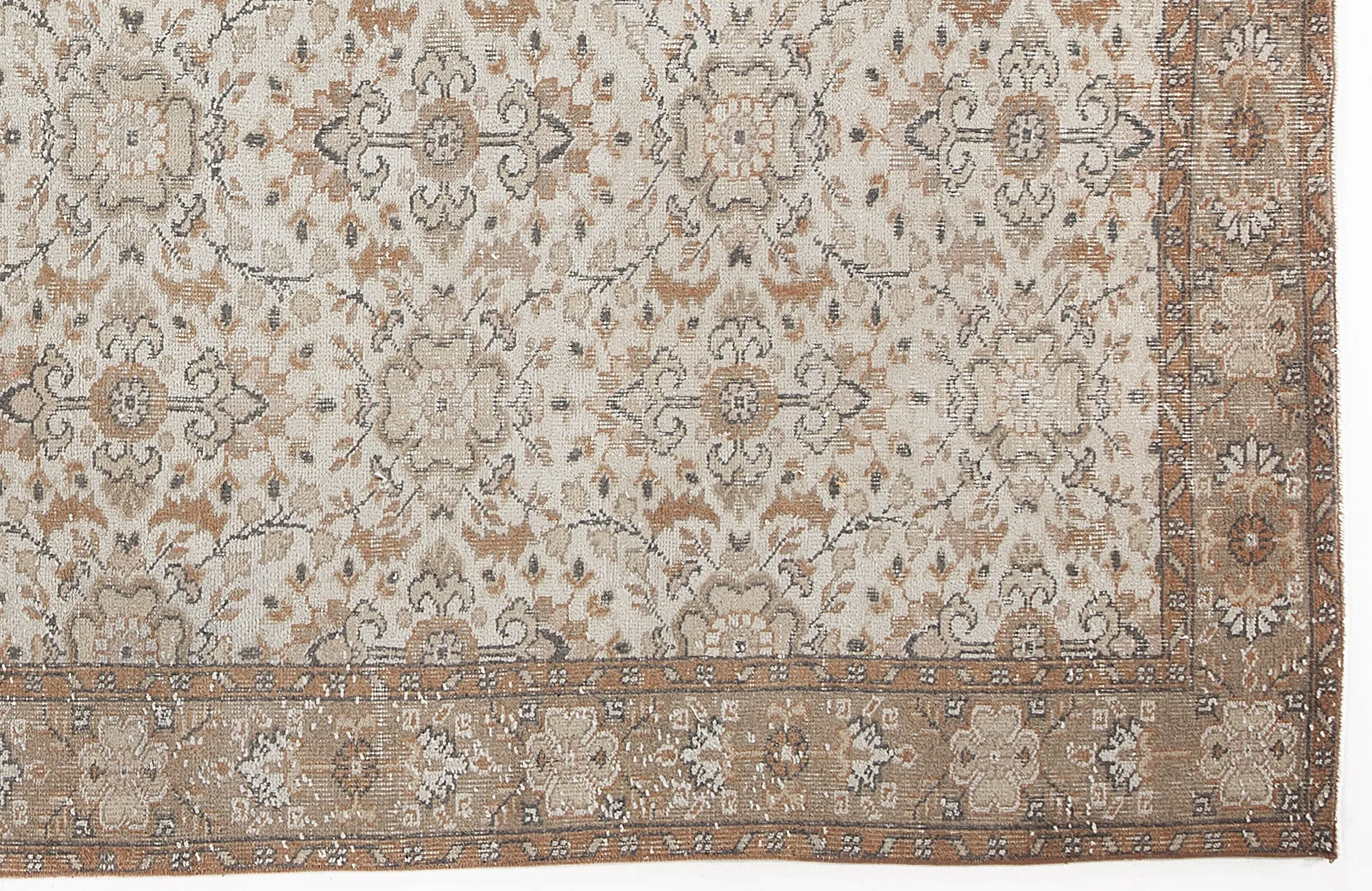Retro Design Beige Over Dyed Vintage Rug 5'5'' x 9'1'' ft 164 x 277 cm