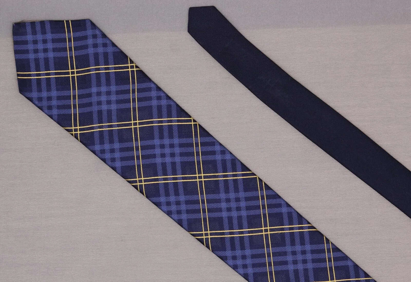 Tommy Hilfiger Plaid Silk Necktie Vintage Tie Blue Gold
