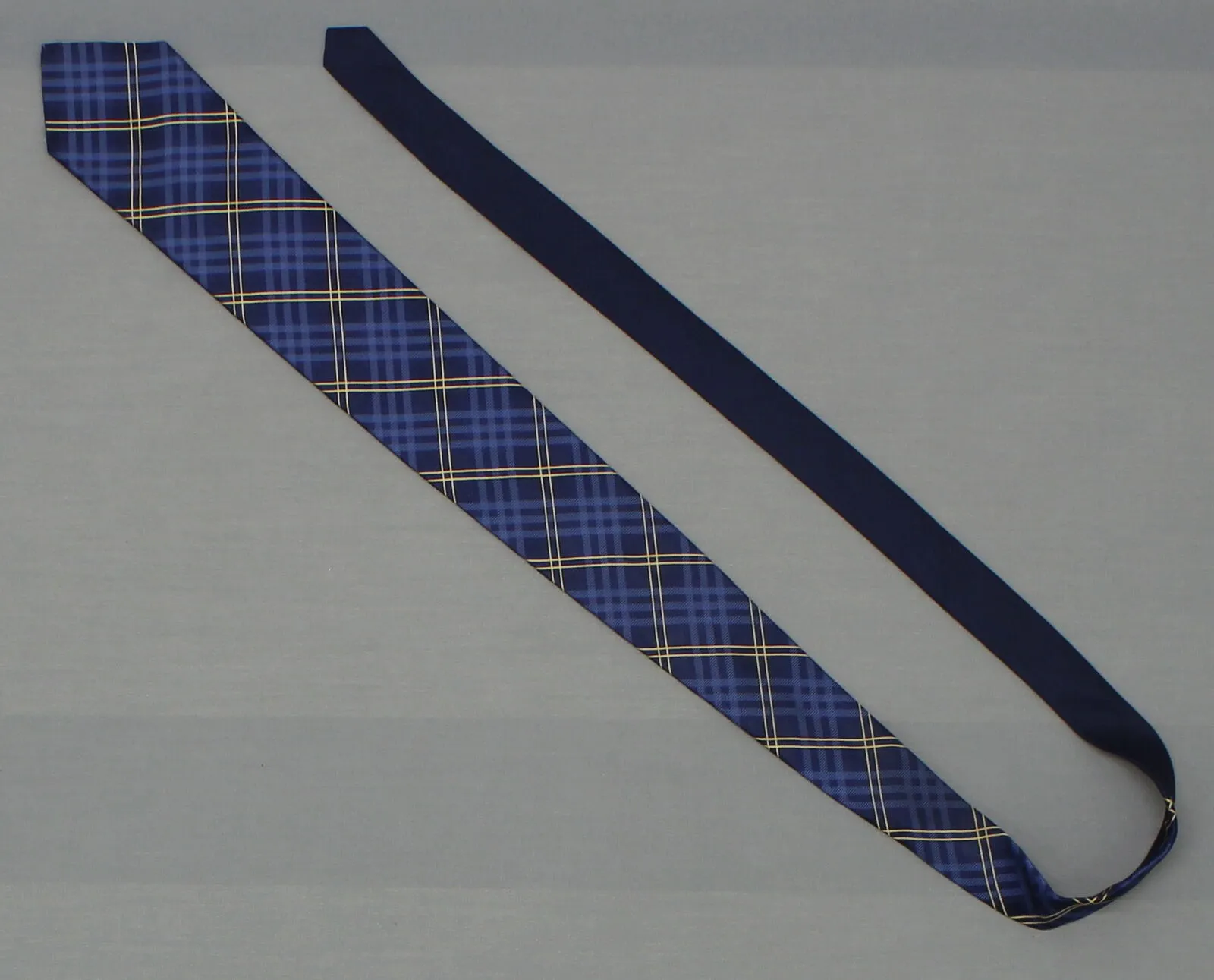 Tommy Hilfiger Plaid Silk Necktie Vintage Tie Blue Gold