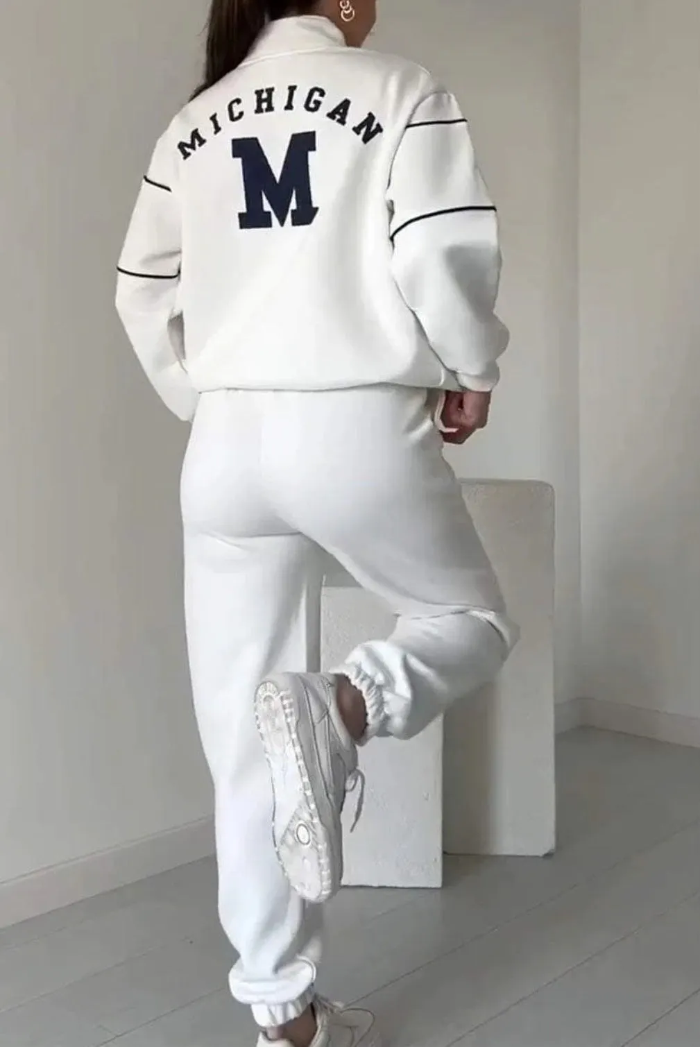 Trendy Letter Print Long-Sleeved Top and Trousers Sports Suit for Casual Comfort