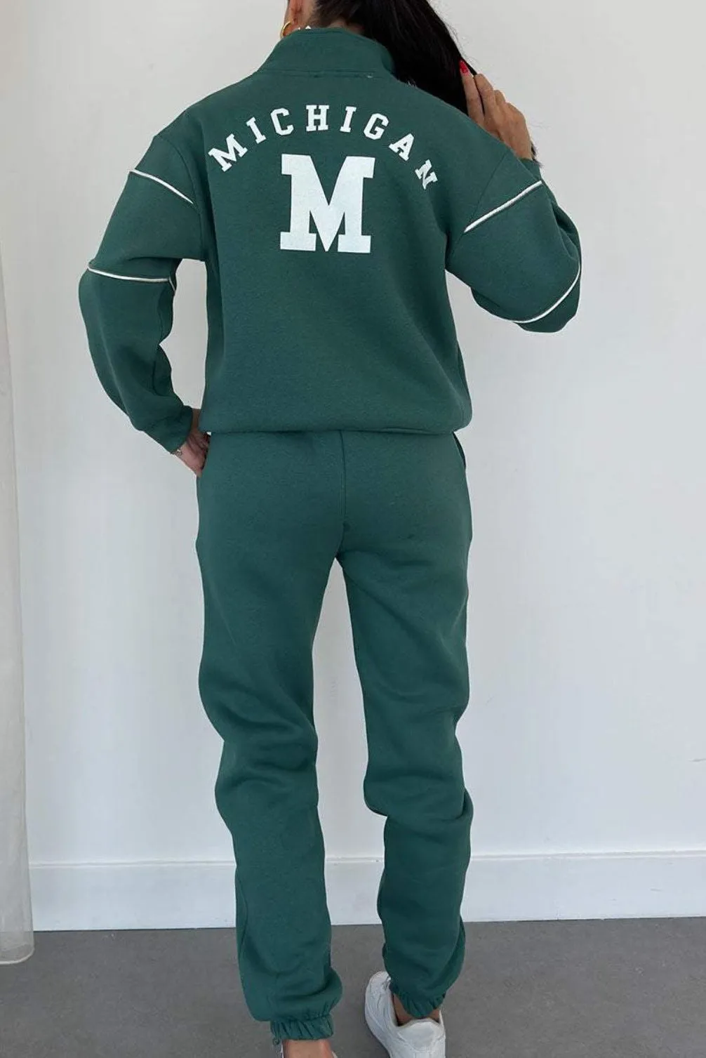 Trendy Letter Print Long-Sleeved Top and Trousers Sports Suit for Casual Comfort
