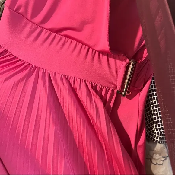 Vintage Pink V-Neck Flowy Stretch Dress Knee Length Pleated